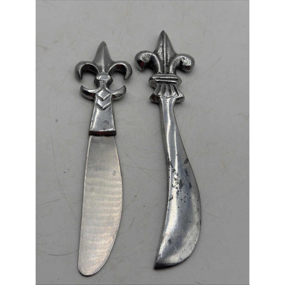 Pair Vintage Fleur De Lis Cheese/Butter Knife Pewter Polished Finish